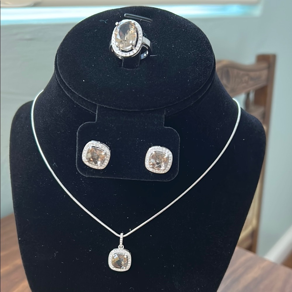 Elegant Silver Jewelry Set with Gemstones